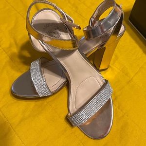 I.MILLER beautiful rise gold rhinestone evening shoes. EUC. Size 7.5